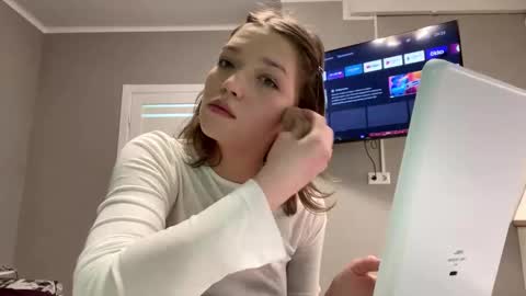 Snapshot of myeshapolitowski chatting on 11-08-25, 05:23 Amlie online show from 11-08-25, 05:23