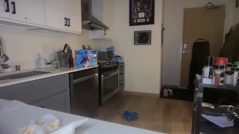 Snapshot of myguy19 chatting on 01-12-26, 04:07 DaDDY D online show from 01-12-26, 04:07