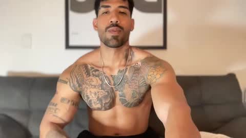 Snapshot of myke_esthetic chatting on 01-14-25, 02:50 Myke esthetic online show from 01-14-25, 02:50