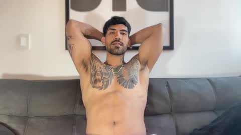 Snapshot of myke_esthetic chatting on 01-14-25, 10:34 Myke esthetic online show from 01-14-25, 10:34