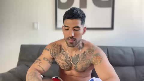 Snapshot of myke_esthetic chatting on 01-15-25, 09:30 Myke esthetic online show from 01-15-25, 09:30