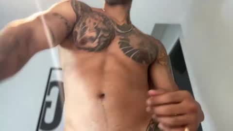 Snapshot of myke_esthetic chatting on 02-04-25, 02:07 Myke esthetic online show from 02-04-25, 02:07