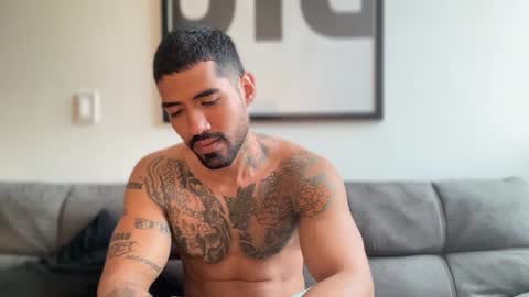 Snapshot of myke_esthetic chatting on 02-28-25, 01:14 Myke esthetic online show from 02-28-25, 01:14