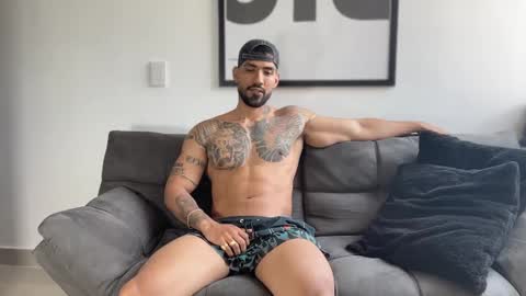 Snapshot of myke_esthetic chatting on 03-09-25, 04:00 Myke esthetic online show from 03-09-25, 04:00