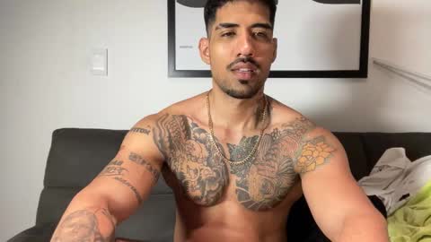 Snapshot of myke_esthetic chatting on 09-24-25, 06:39 Myke esthetic online show from 09-24-25, 06:39