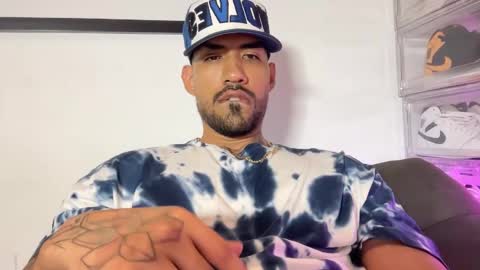 Snapshot of myke_esthetic chatting on 10-05-25, 01:37 Myke esthetic online show from 10-05-25, 01:37