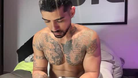 Snapshot of myke_esthetic chatting on 10-12-25, 10:47 Myke esthetic online show from 10-12-25, 10:47