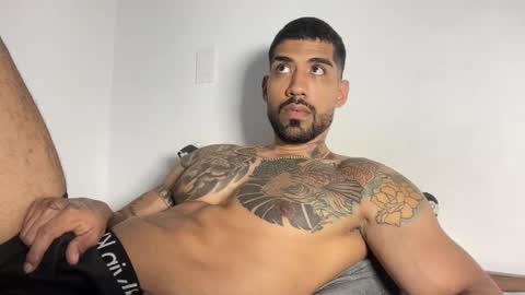 Snapshot of myke_esthetic chatting on 10-15-25, 05:51 Myke esthetic online show from 10-15-25, 05:51