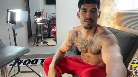 Myke esthetic online show from 11-30-25, 04:55