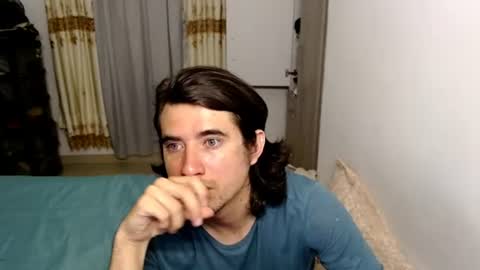 Snapshot of myke_xxx chatting on 06-11-26, 02:11 mike online show from 06-11-26, 02:11