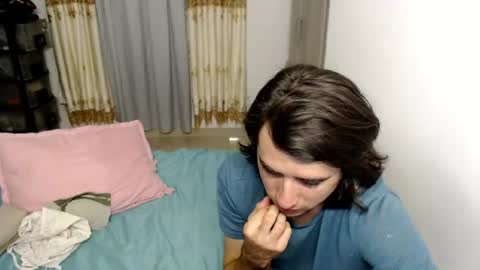 Snapshot of myke_xxx chatting on 06-12-26, 01:15 mike online show from 06-12-26, 01:15