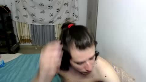 Snapshot of myke_xxx chatting on 06-20-26, 02:25 mike online show from 06-20-26, 02:25