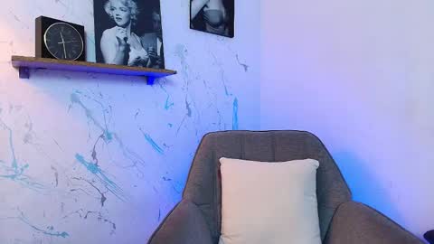 Mykel   online show from 10-20-25, 06:03