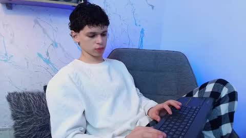 Mykel   online show from 12-04-25, 03:21