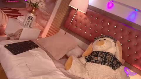 Snapshot of myladreams_ chatting on 06-23-26, 04:54 Myla online show from 06-23-26, 04:54
