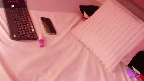 Snapshot of myladreams_ chatting on 07-14-26, 10:21 Myla online show from 07-14-26, 10:21