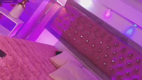 Snapshot of myladreams_ chatting on 07-19-26, 03:32 Myla online show from 07-19-26, 03:32