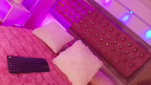 Snapshot of myladreams_ chatting on 07-30-26, 03:27 Myla online show from 07-30-26, 03:27