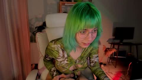 MylaFlores online show from 10-09-25, 03:15