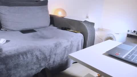 Snapshot of mylegsonheels chatting on 02-04-25, 12:19 Anda online show from 02-04-25, 12:19