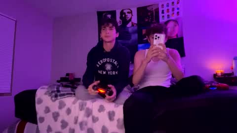 Snapshot of mylesandmaxxx06 chatting on 02-12-25, 04:54 MylesMaxx online show from 02-12-25, 04:54