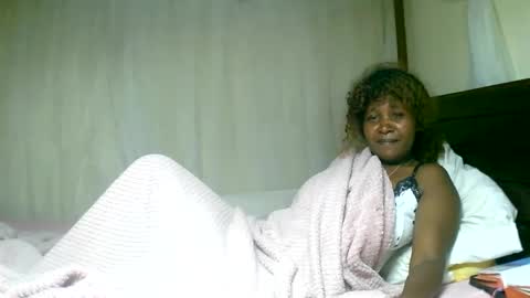 Snapshot of mylindasweet chatting on 02-05-25, 01:37 linda online show from 02-05-25, 01:37