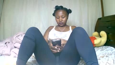 Snapshot of mylindasweet chatting on 02-09-25, 03:32 linda online show from 02-09-25, 03:32