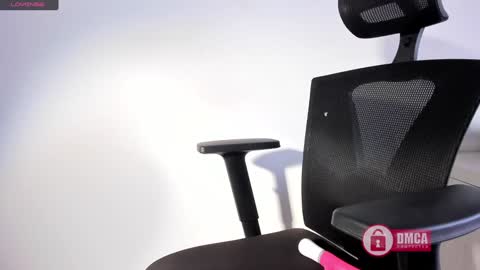 Snapshot of mypretty_isabella chatting on 01-12-25, 01:05 Bella online show from 01-12-25, 01:05