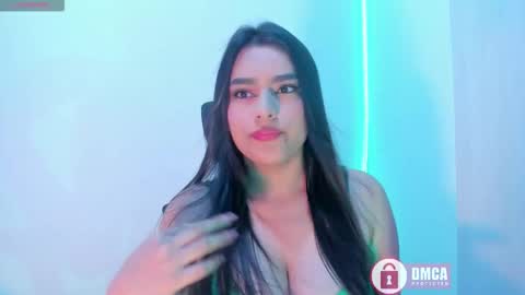 Snapshot of mypretty_isabella chatting on 10-06-25, 12:08 Bella online show from 10-06-25, 12:08