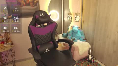 Snapshot of mysaris3 chatting on 10-08-25, 12:03 S A R A online show from 10-08-25, 12:03