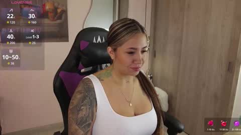 Snapshot of mysaris3 chatting on 10-27-25, 12:09 S A R A online show from 10-27-25, 12:09