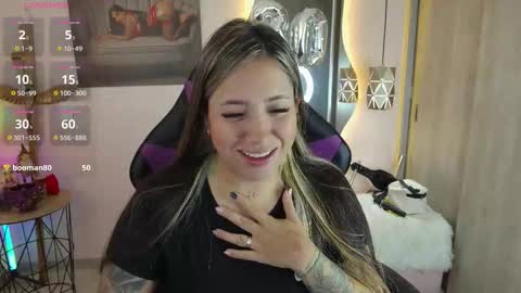 Snapshot of mysaris3 chatting on 10-29-25, 11:56 S A R A online show from 10-29-25, 11:56