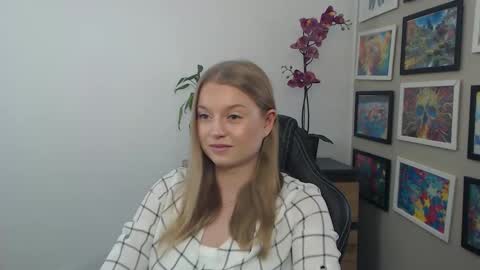 Erica online show from 04-28-26, 11:37