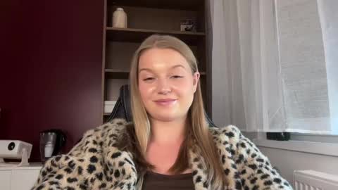 Erica online show from 05-28-26, 01:52
