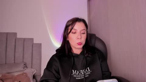Elena online show from 05-11-26, 01:00