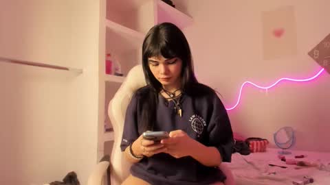 Snapshot of mysticamber1 chatting on 10-21-25, 10:43 mysticamber1 online show from 10-21-25, 10:43