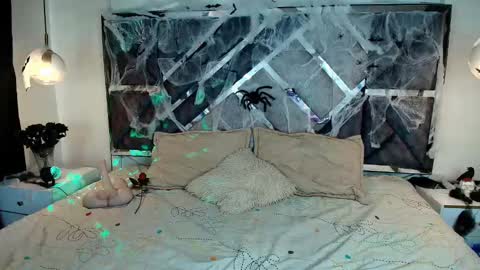 Snapshot of mysticmature chatting on 10-31-25, 03:35 Mystic online show from 10-31-25, 03:35