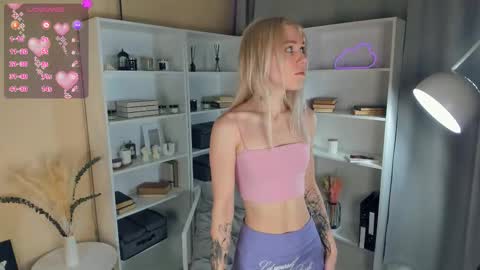 Snapshot of myviolet_rush chatting on 10-02-25, 07:10 Olivia or just olive online show from 10-02-25, 07:10