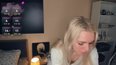 Snapshot of myviolet_rush chatting on 10-15-25, 08:09 Olivia or just olive online show from 10-15-25, 08:09