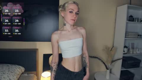 Snapshot of myviolet_rush chatting on 10-16-25, 07:26 Olivia or just olive online show from 10-16-25, 07:26