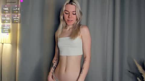 Snapshot of myviolet_rush chatting on 10-30-25, 07:25 Olivia or just olive online show from 10-30-25, 07:25