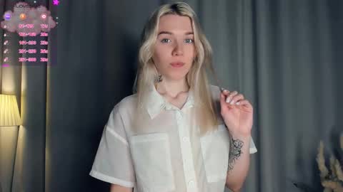 Snapshot of myviolet_rush chatting on 10-31-25, 07:48 Olivia or just olive online show from 10-31-25, 07:48