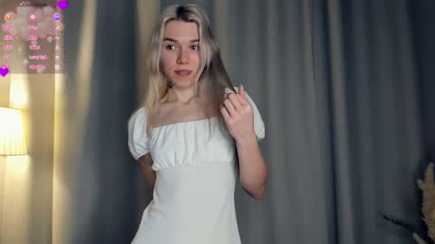 Snapshot of myviolet_rush chatting on 11-01-25, 07:38 Olivia or just olive online show from 11-01-25, 07:38