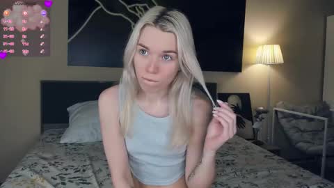 Snapshot of myviolet_rush chatting on 11-02-25, 07:49 Olivia or just olive online show from 11-02-25, 07:49