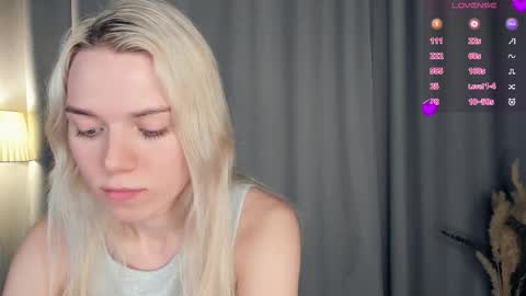 Snapshot of myviolet_rush chatting on 11-09-25, 08:07 Olivia or just olive online show from 11-09-25, 08:07