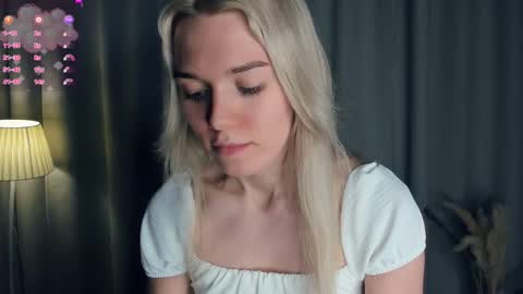 Snapshot of myviolet_rush chatting on 11-24-25, 07:13 Olivia or just olive online show from 11-24-25, 07:13