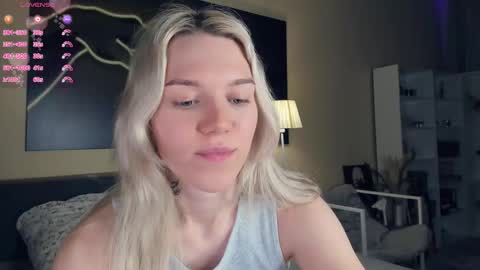 Snapshot of myviolet_rush chatting on 12-13-25, 07:42 Olivia or just olive online show from 12-13-25, 07:42