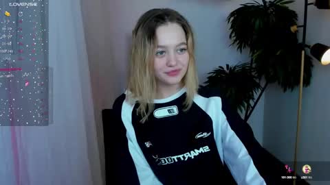 Snapshot of n0_nude chatting on 01-18-25, 11:54 Eva online show from 01-18-25, 11:54