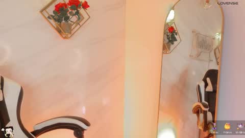 Snapshot of naamah_b chatting on 10-11-25, 02:15 naamah_b online show from 10-11-25, 02:15