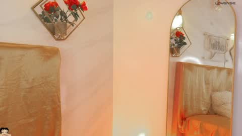 naamah_b online show from 04-10-26, 02:33